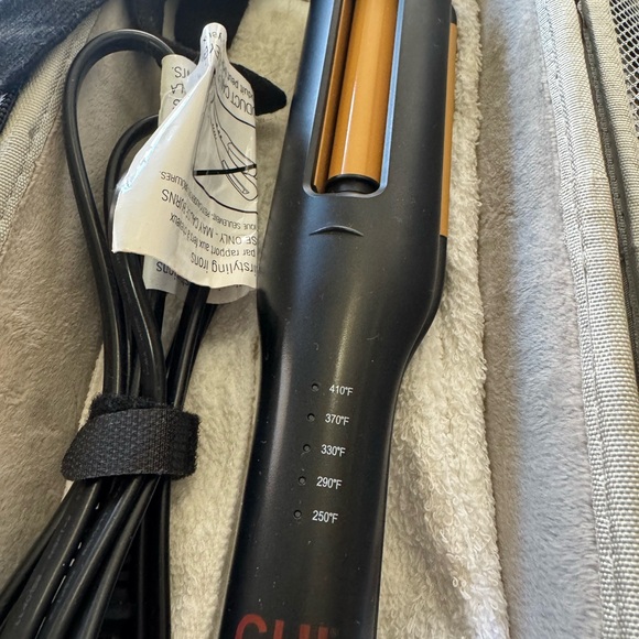 New CHI curl machine does not include the box only the curling iron - Picture 2 of 11
